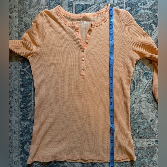 Aerie Women’s Long Sleeve Henley T-Shirt Buttons Peach Orange Size Medium - Picture 11 of 12